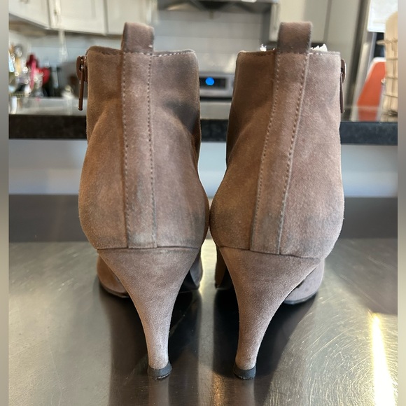 NINE WEST taupe suede booties - Picture 6 of 8